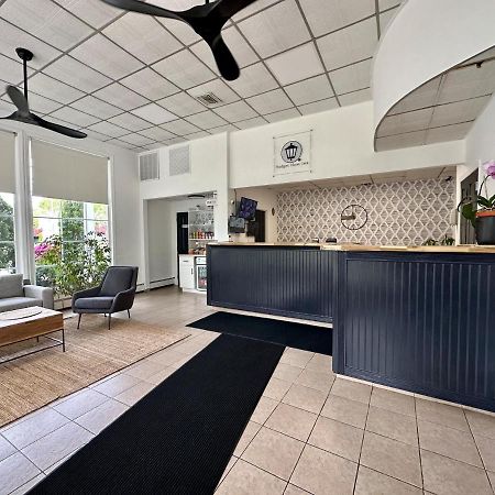 Budget Host East End Hotel In Риверхед Экстерьер фото