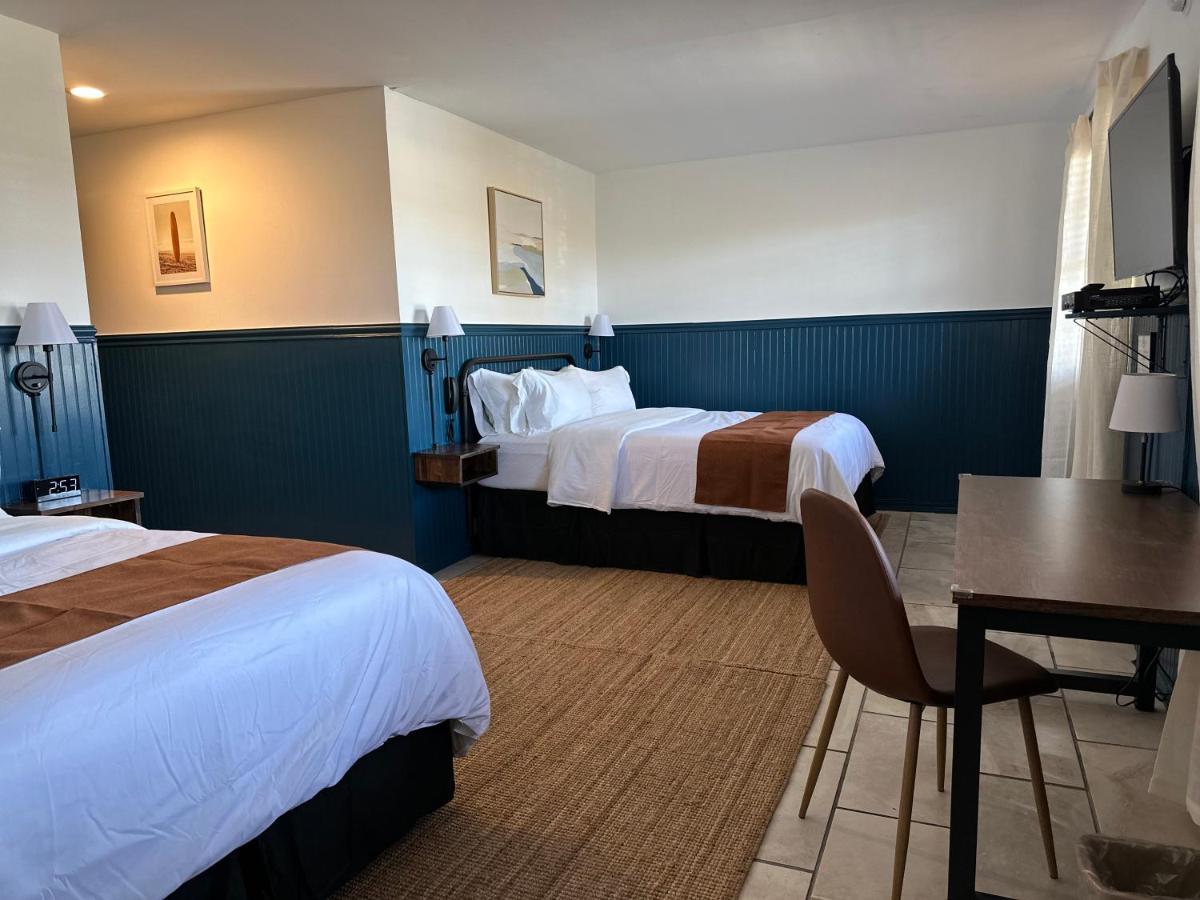 Budget Host East End Hotel In Риверхед Экстерьер фото