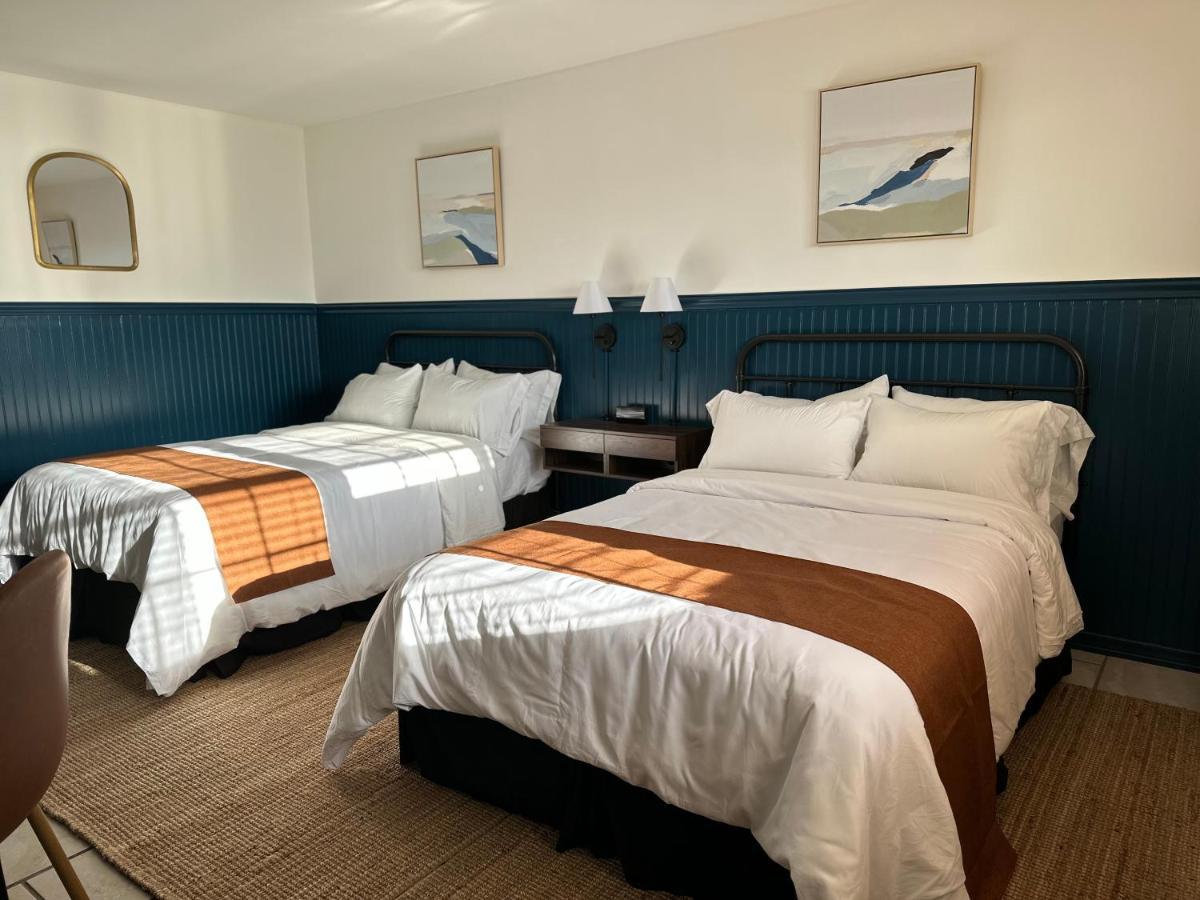 Budget Host East End Hotel In Риверхед Экстерьер фото